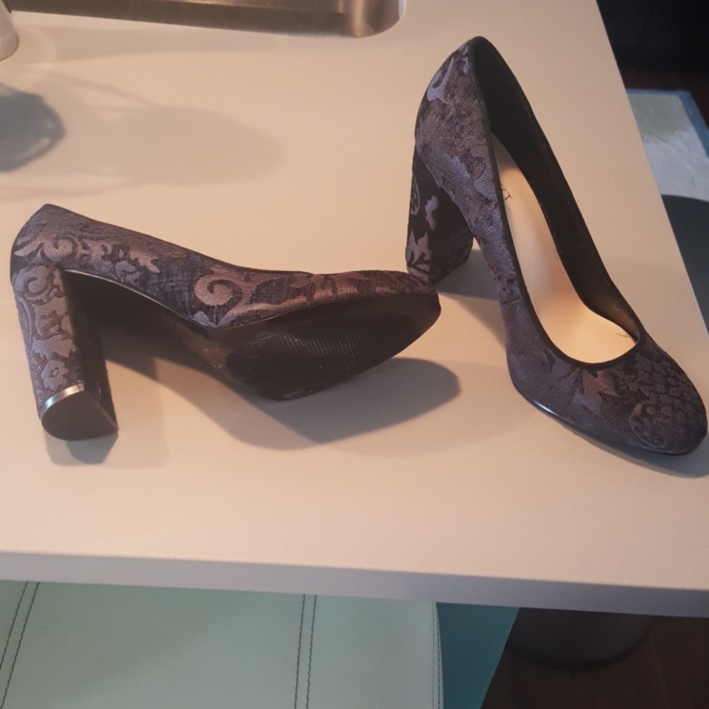 Round Toe Pump - Picture 3 of 4